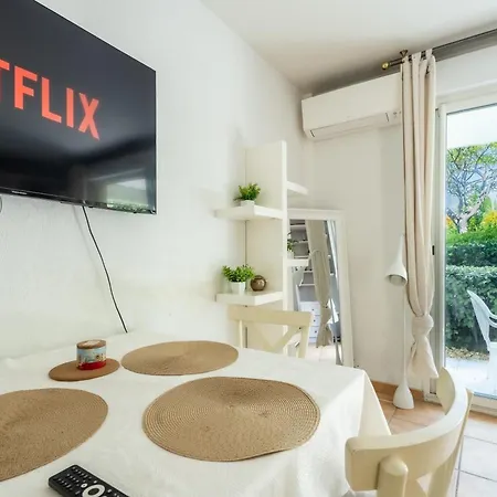 Summer Holidays Riviera Apartment
